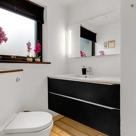 Nona - 1-1km From The Sea By Interhome *
